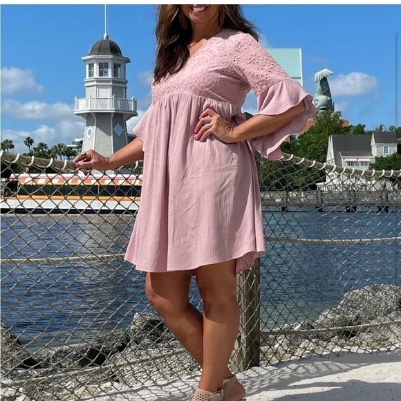 Eyelet bodice mauve dress size medium. Like new! - Picture 3 of 4